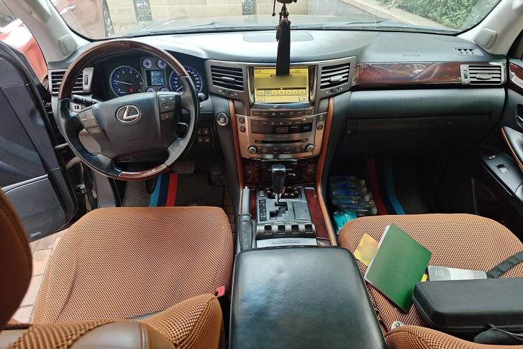 Used Lexus LX 2009 570 Interior 2