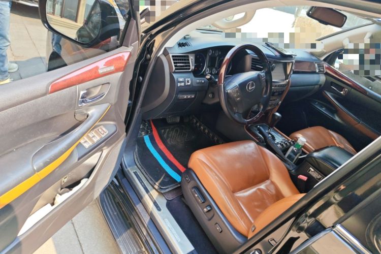 Used Lexus LX 2009 570 Interior 3