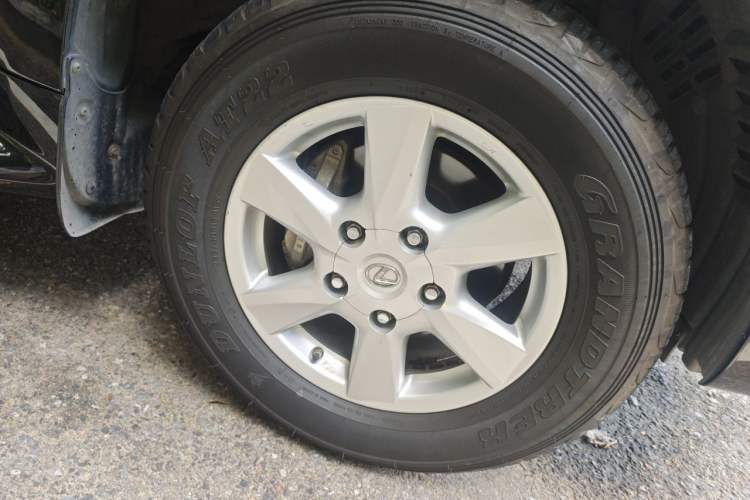 Used Lexus LX 2009 570 Right Front Wheel Hub