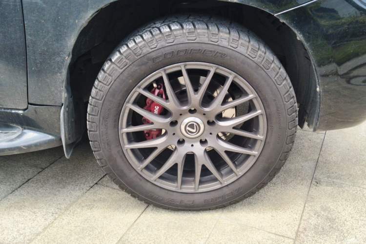 Used Lexus LX 2009 570 Right Front Wheel Hub