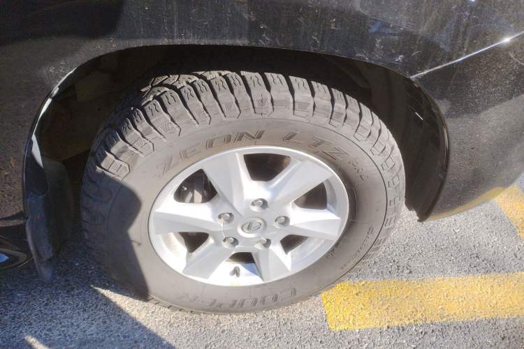 Used Lexus LX 2009 570 Right Front Wheel Hub