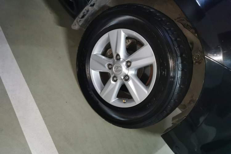 Used Lexus LX 2009 570 Right Front Wheel Hub
