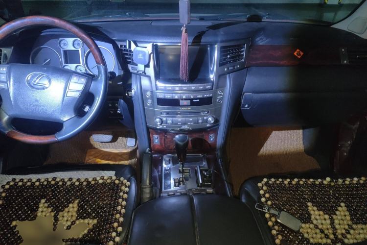 Used Lexus LX 2009 570 Center Console