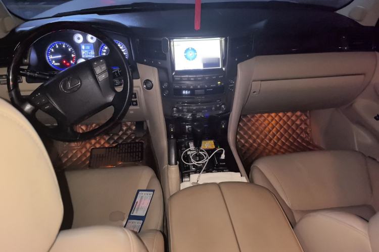 Used Lexus LX 2009 570 Center Console