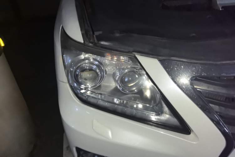 Used Lexus LX 2009 570 Right Front Headlight