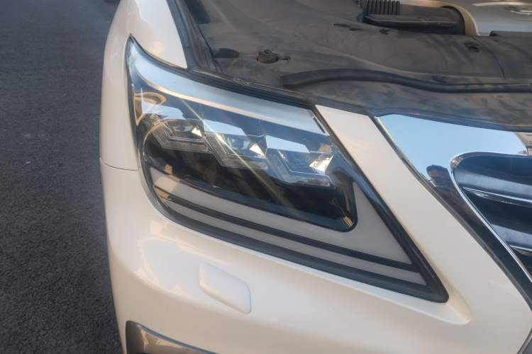 Used Lexus LX 2009 570 Right Front Headlight