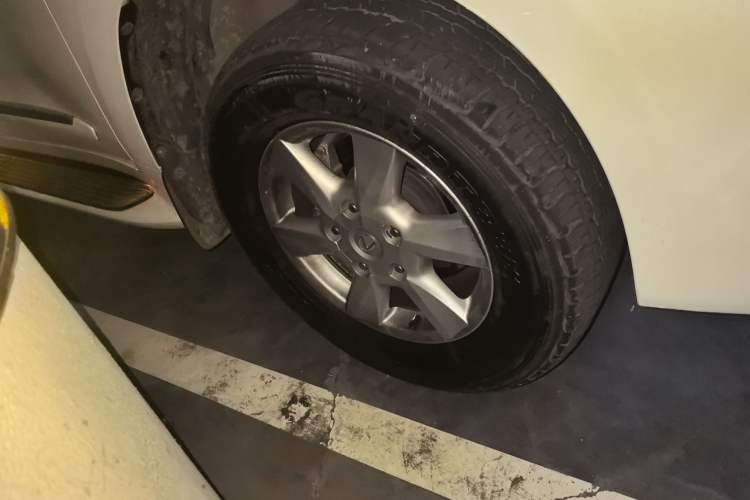 Used Lexus LX 2009 570 Right Front Wheel Hub