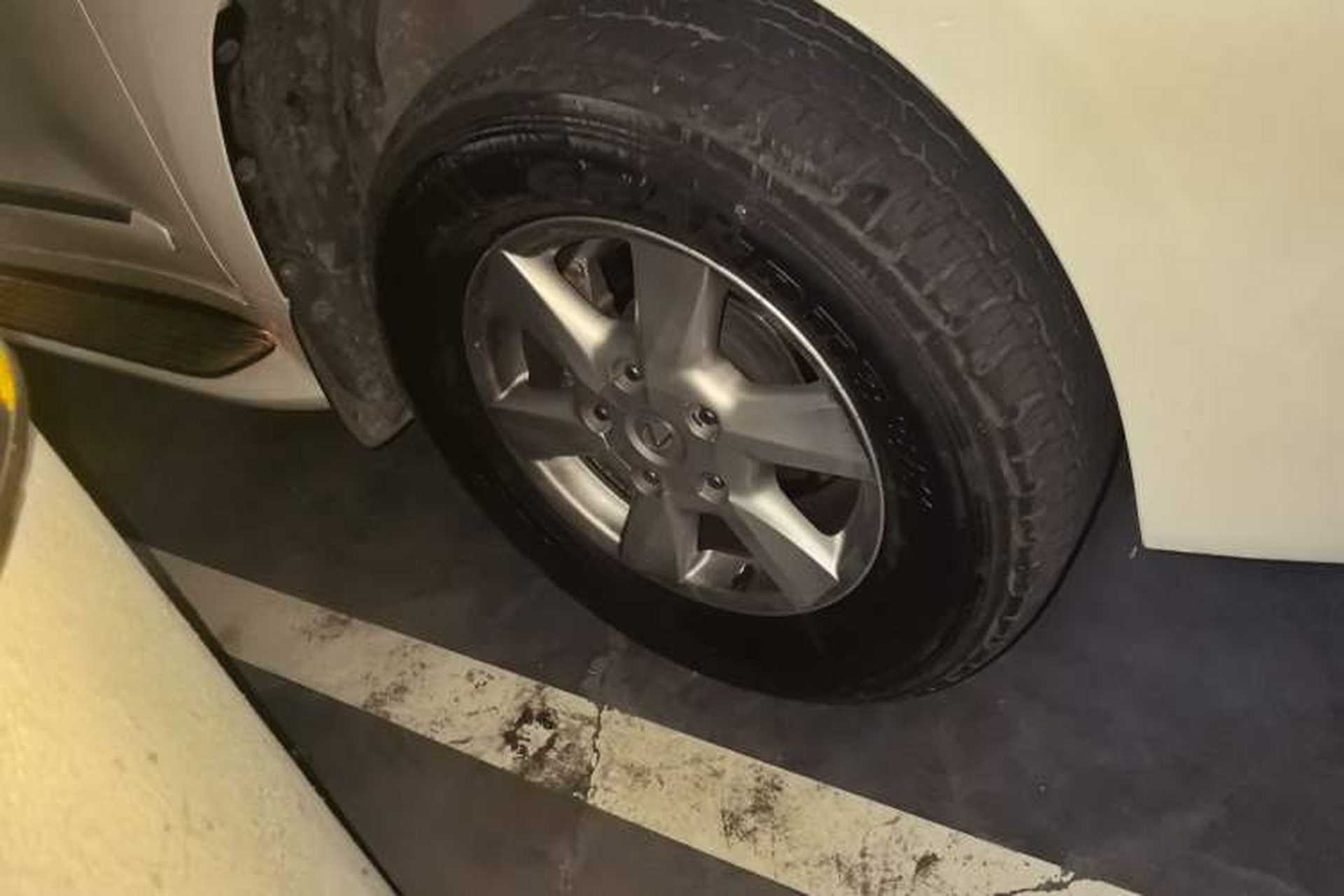 Used Lexus LX 2009 570 Right Front Wheel Hub