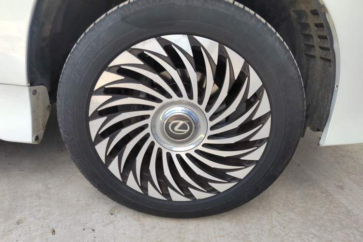 Used Lexus LX 2009 570 Right Front Wheel Hub