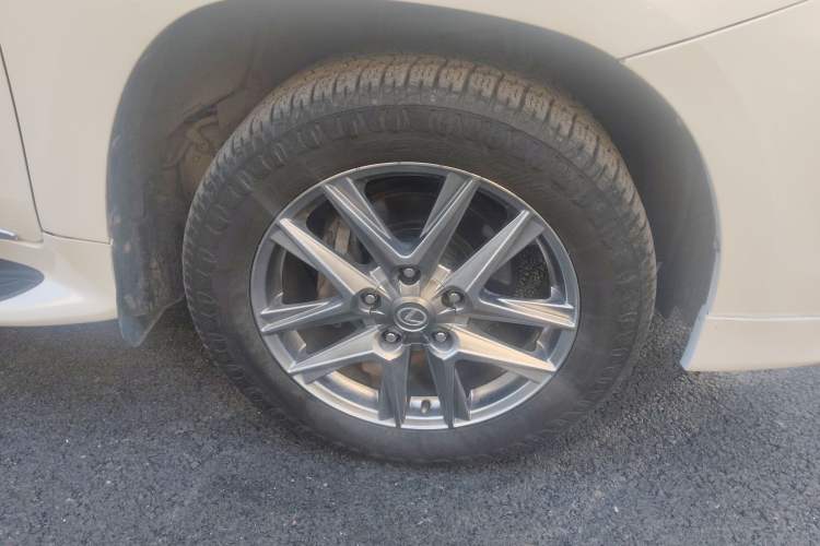 Used Lexus LX 2009 570 Right Front Wheel Hub