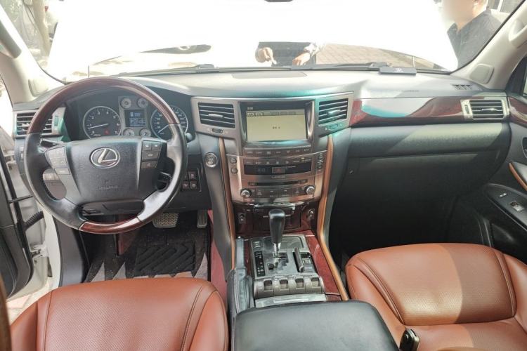 Used Lexus LX  Center Console