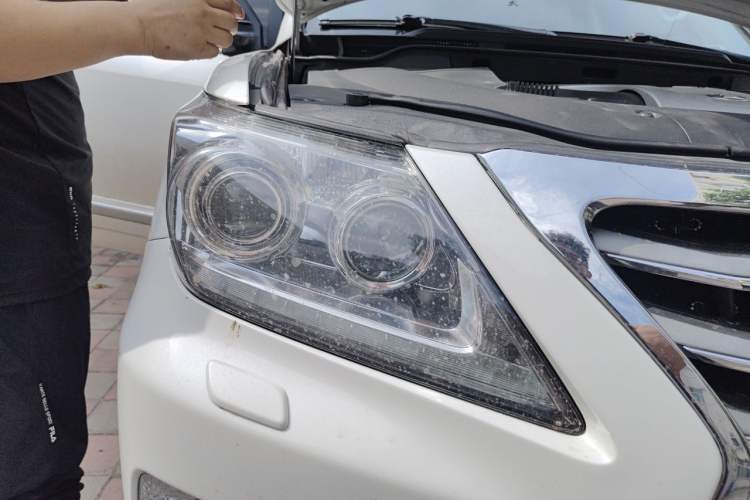Used Lexus LX  Right Front Headlight