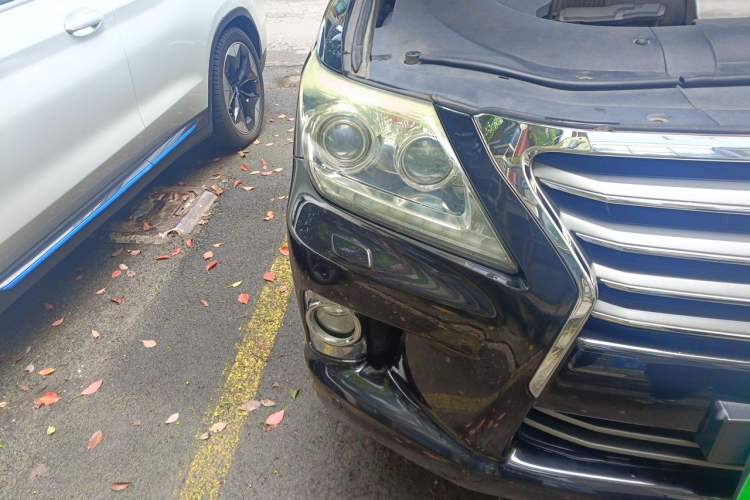 Used Lexus LX 2012 570 Engine Bay Right