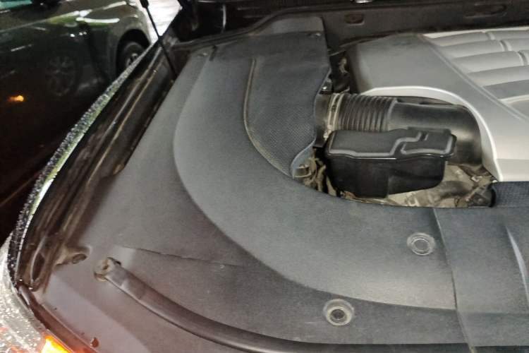 Used Lexus LX 2012 570 Engine Bay Right