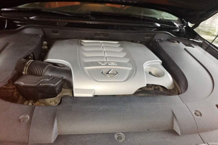 Used Lexus LX 2012 570 Engine Bay