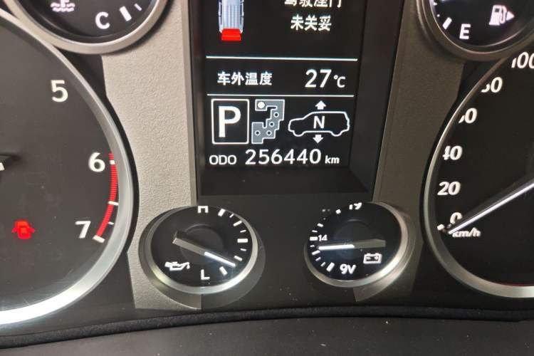 Used Lexus LX 2012 570 Odometer Close Up