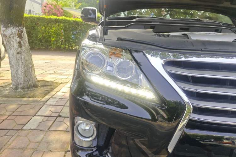 Used Lexus LX 2012 570 Right Front Headlight