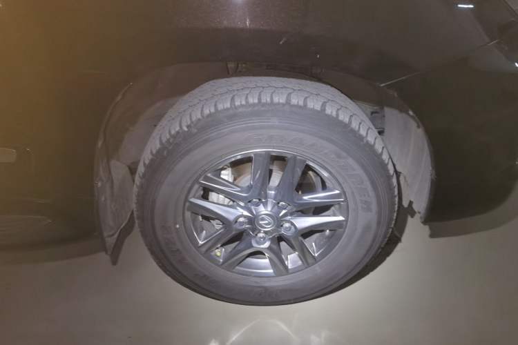 Used Lexus LX 2012 570 Right Front Wheel Hub
