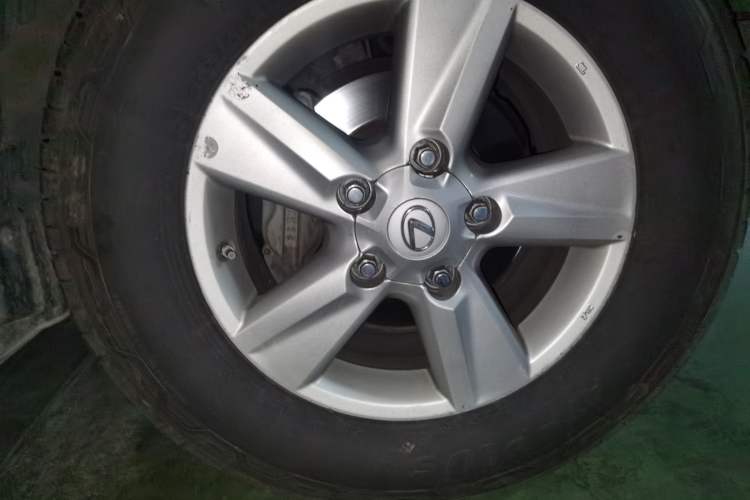 Used Lexus LX 2012 570 Right Front Wheel Hub