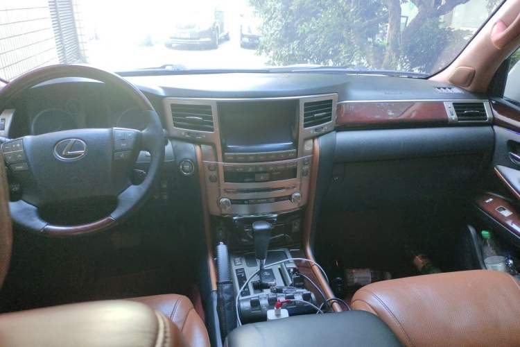 Used Lexus LX 2012 570 Center Console