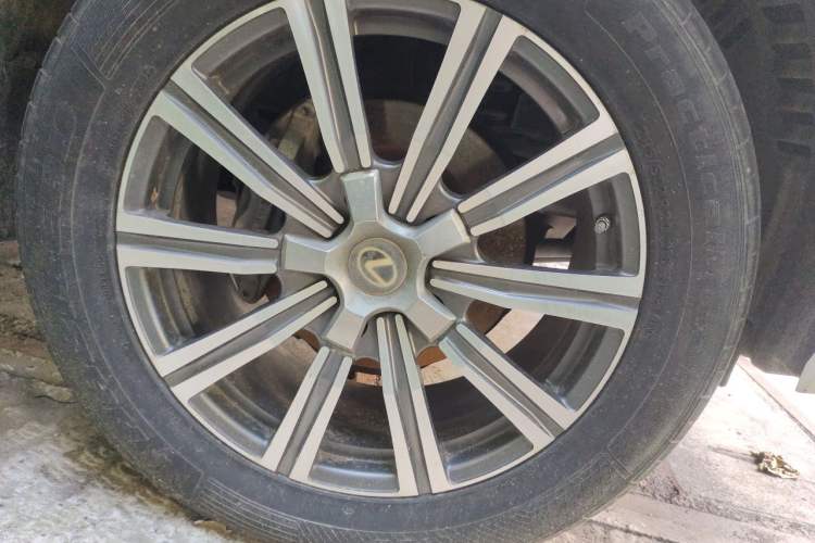 Used Lexus LX 2012 570 Right Front Wheel Hub