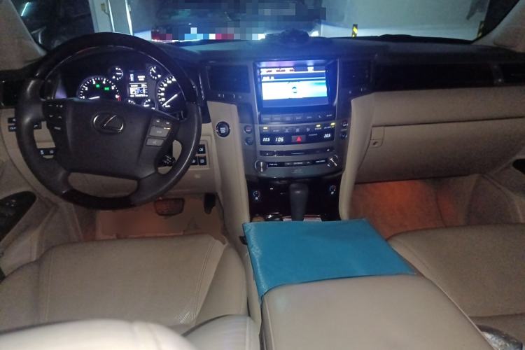 Used Lexus LX 2013 570 Center Console