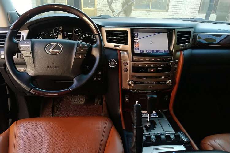 Used Lexus LX 2013 570 Center Console