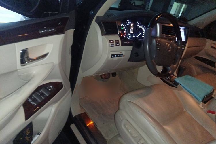 Used Lexus LX 2013 570 Driver Seat