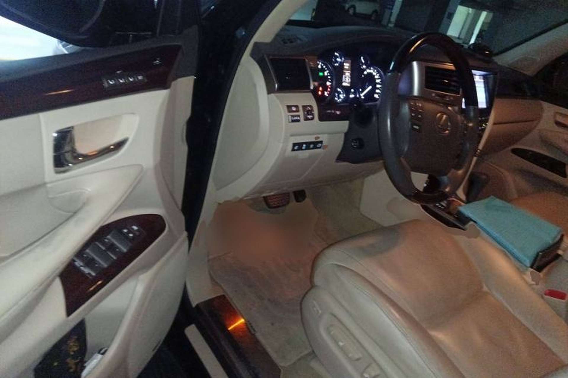 Used Lexus LX 2013 570 Driver Seat