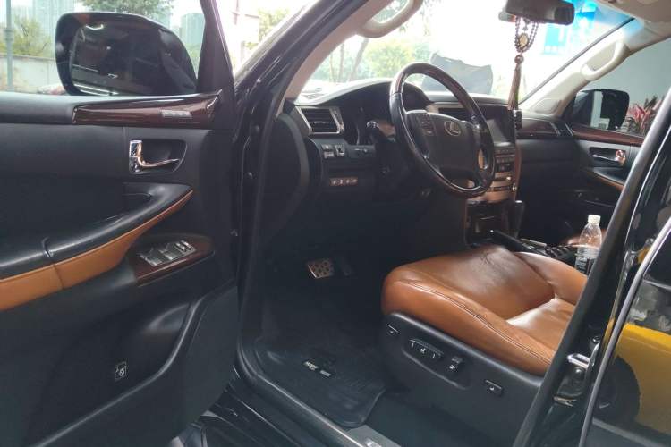 Used Lexus LX 2013 570 Driver Seat