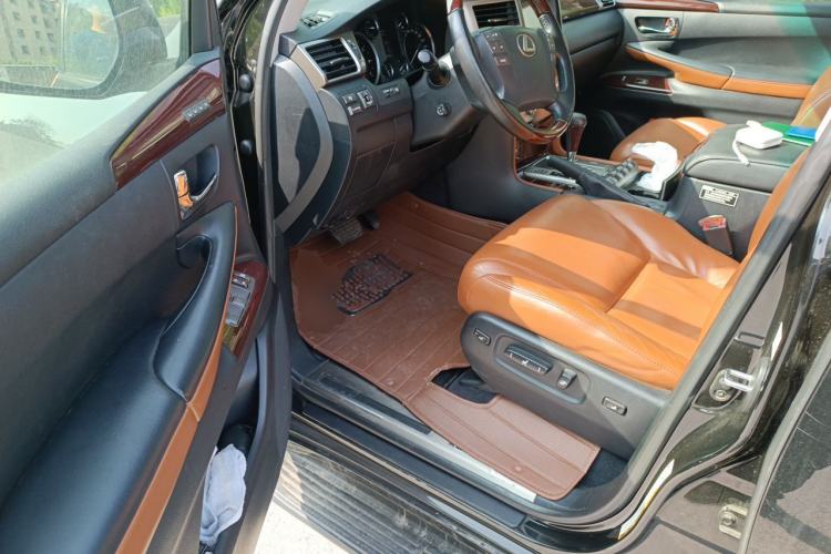 Used Lexus LX 2013 570 Driver Seat