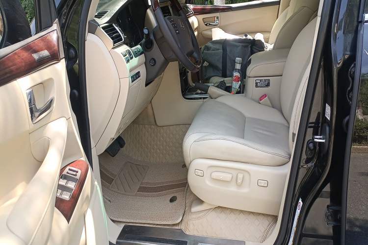 Used Lexus LX 2013 570 Driver Seat