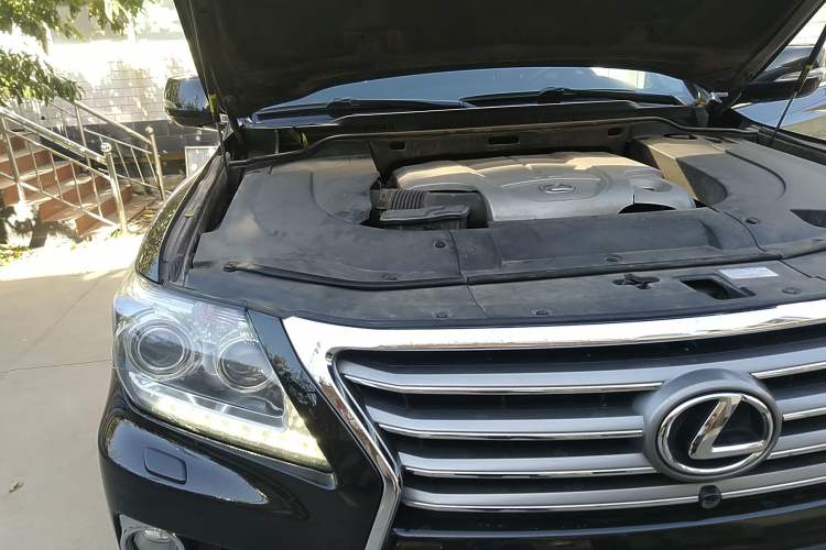 Used Lexus LX 2013 570 Engine Bay Right