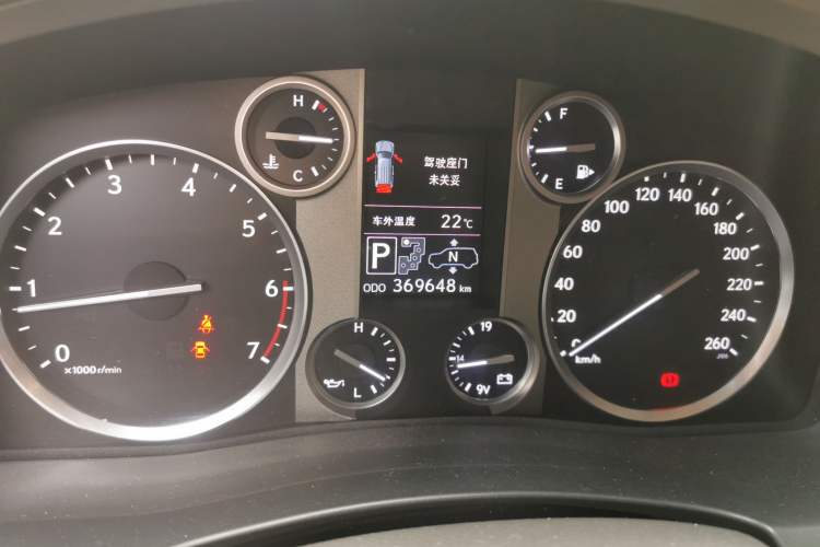 Used Lexus LX 2013 570 Odometer Close Up