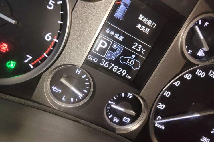Used Lexus LX 2013 570 Odometer Close Up