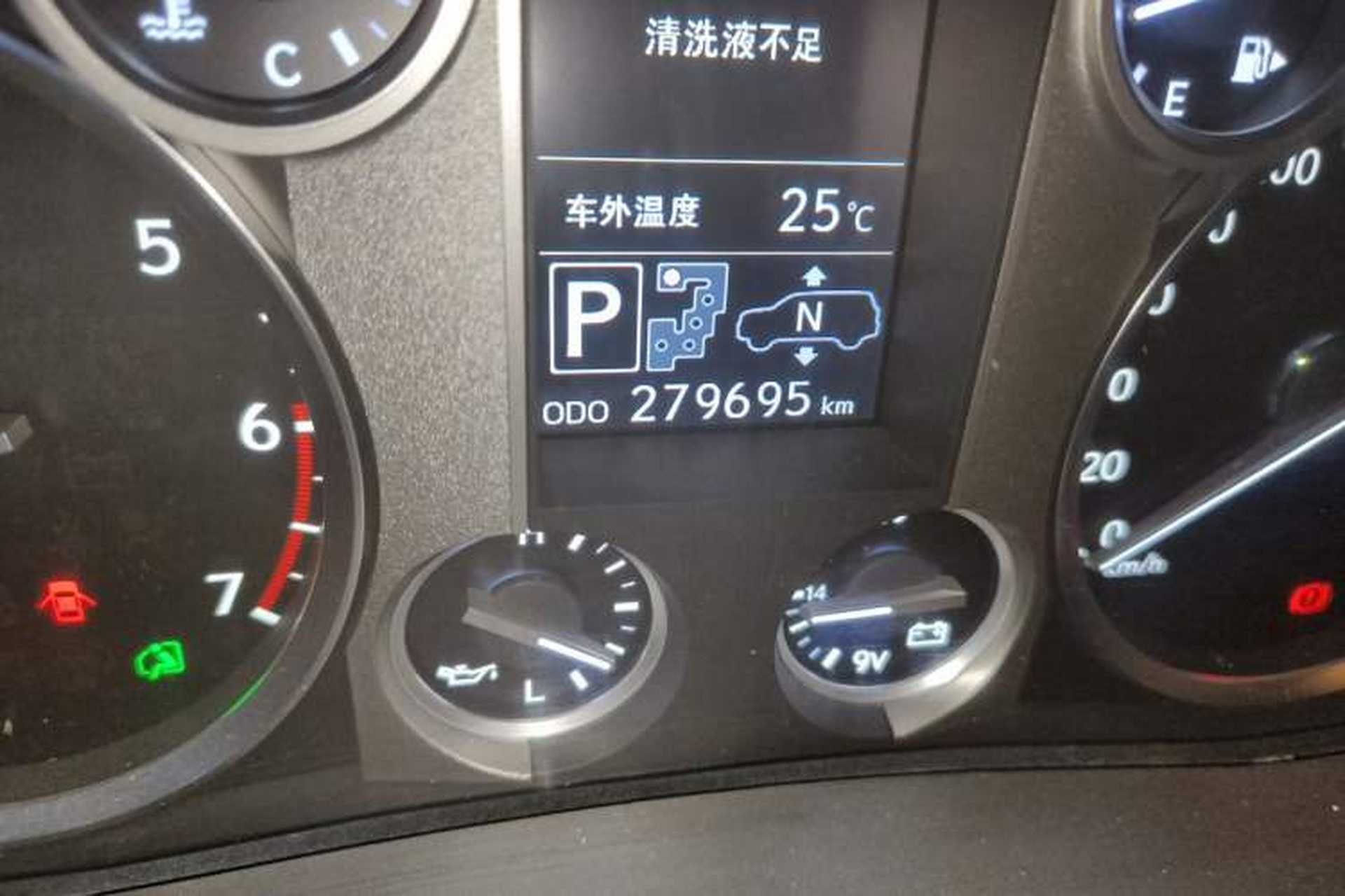 Used Lexus LX 2013 570 Odometer Close Up