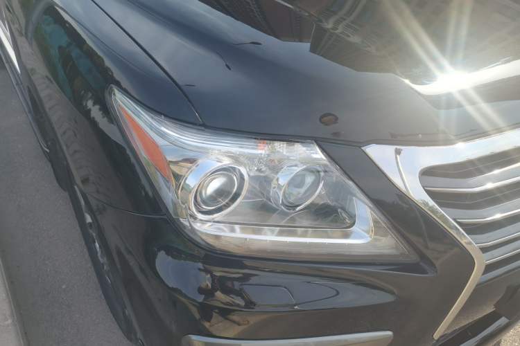 Used Lexus LX  Right Front Headlight