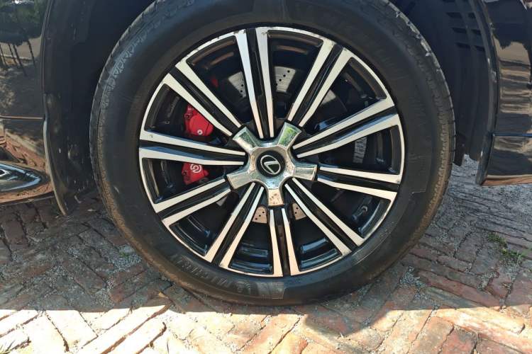 Used Lexus LX 2013 570 Right Front Wheel Hub