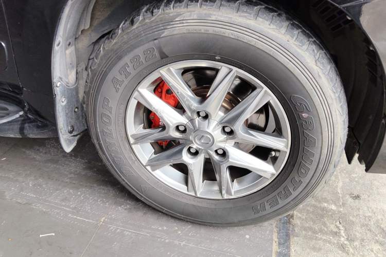 Used Lexus LX 2013 570 Right Front Wheel Hub