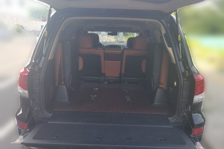 Used Lexus LX  Trunk
