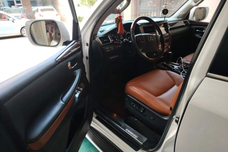 Used Lexus LX 2013 570 Driver Seat