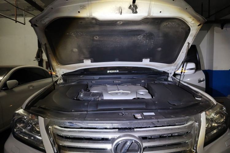 Used Lexus LX 2013 570 Engine Bay