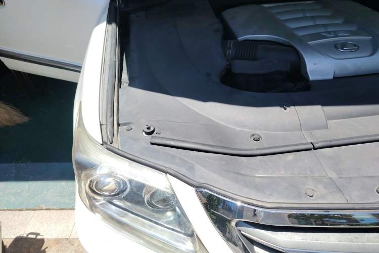 Used Lexus LX 2013 570 Engine Bay Right