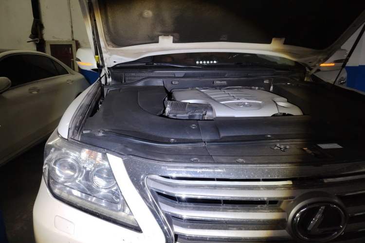 Used Lexus LX 2013 570 Engine Bay Right