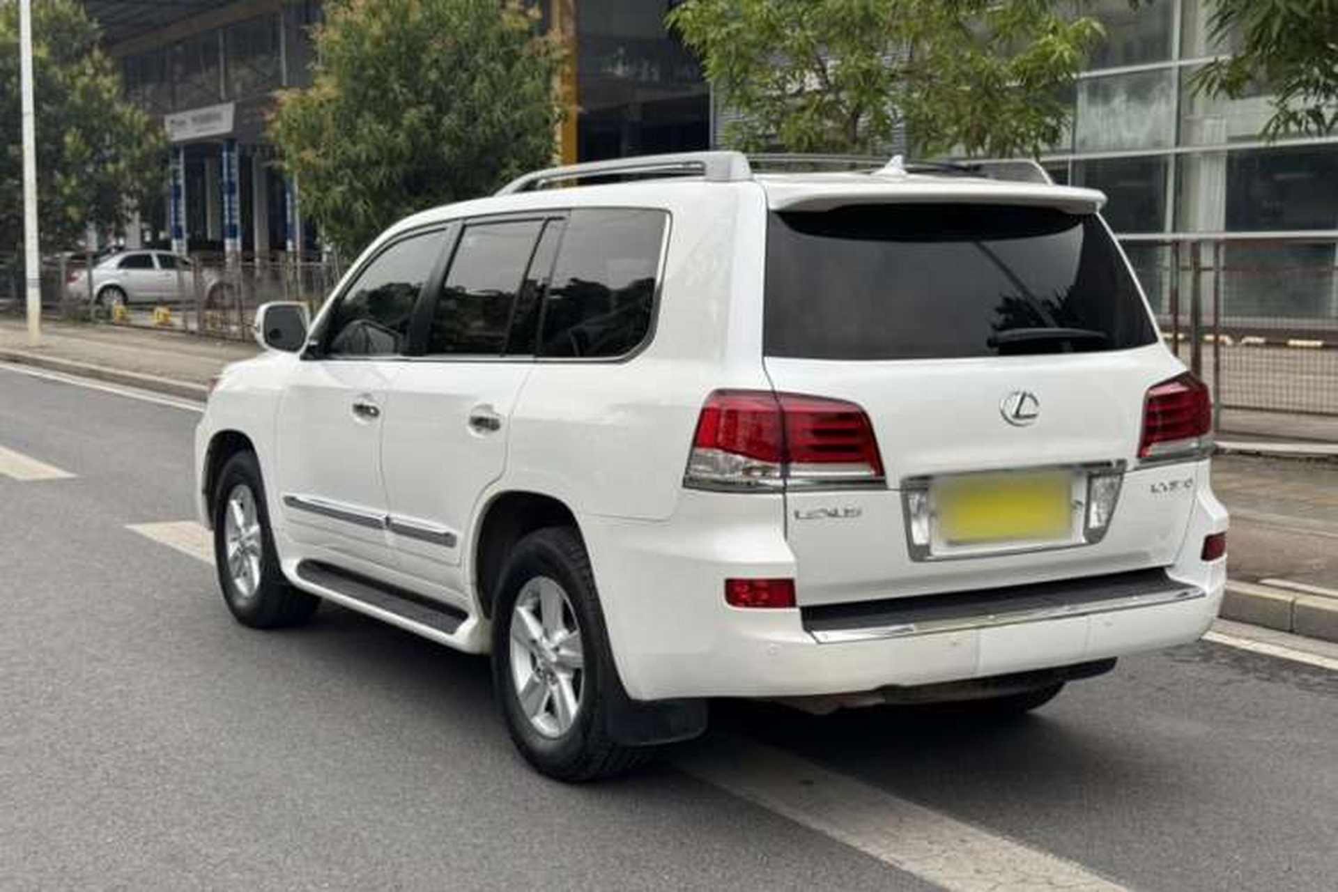 Used Lexus LX 2013 570 Exterior 4