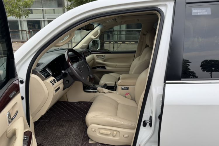 Used Lexus LX 2013 570 Interior 10