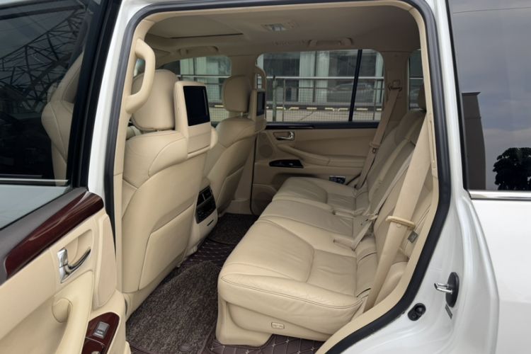 Used Lexus LX 2013 570 Interior 9