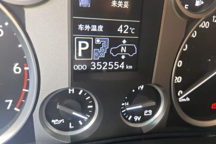 Used Lexus LX 2013 570 Odometer Close Up