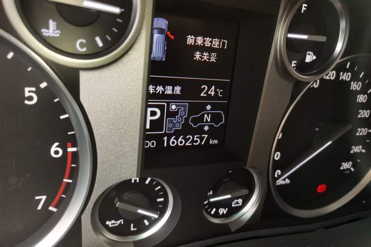 Used Lexus LX 2013 570 Odometer Close Up