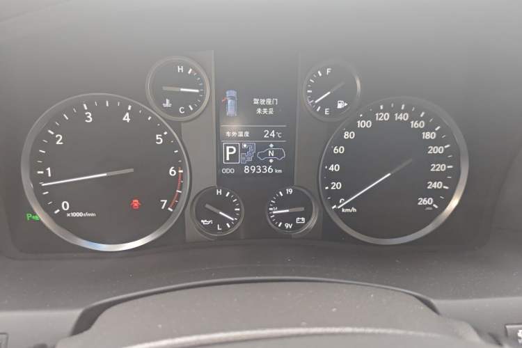 Used Lexus LX 2013 570 Odometer Close Up